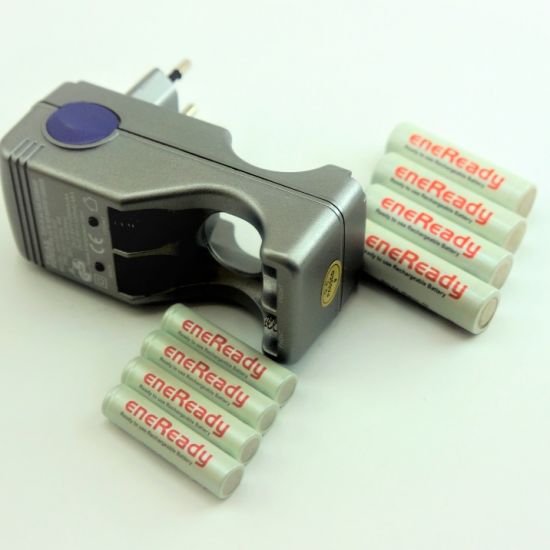 Punjač za NI-MH Baterije sa AA i AAA baterijama